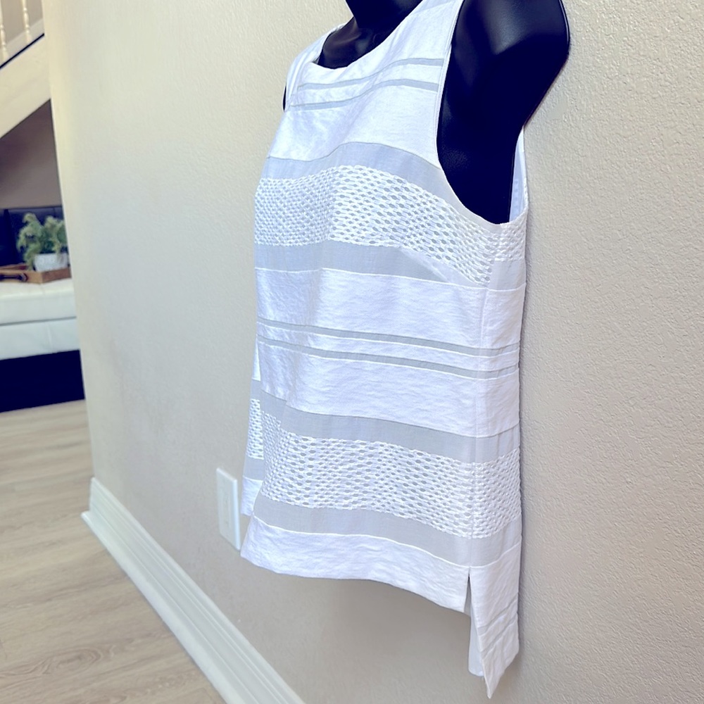 White House | Black Market Crisp White Sleeveless Blouse - Picture 2 of 3